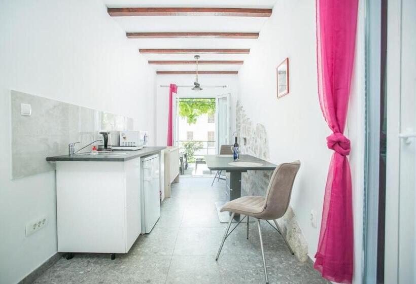 חדר סופריור עם טרסה, Garden Apartment
