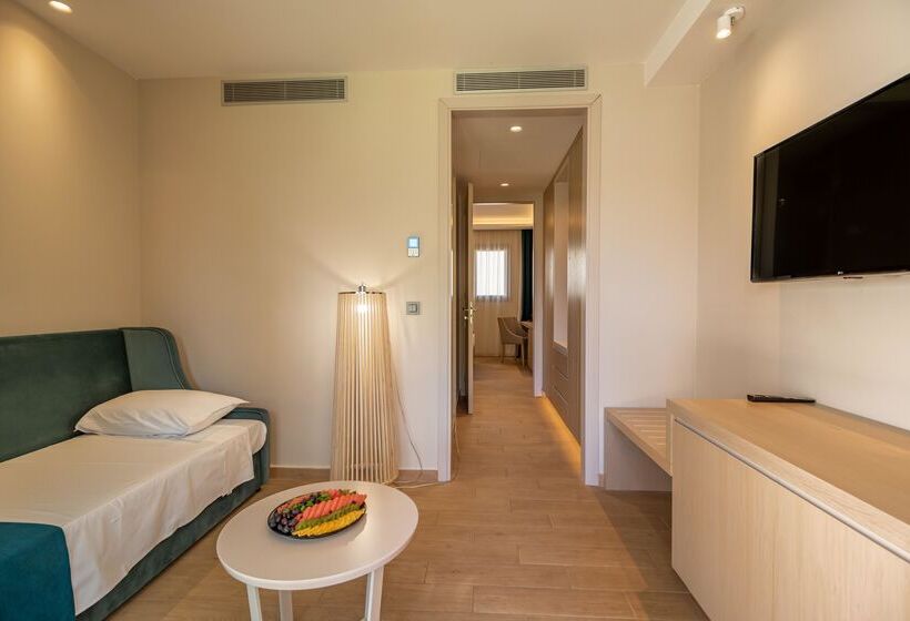 غرفة عائلية, Almyros Beach