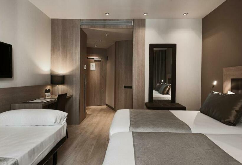 اتاق استاندارد سه نفره, Catalonia Plaza Mayor