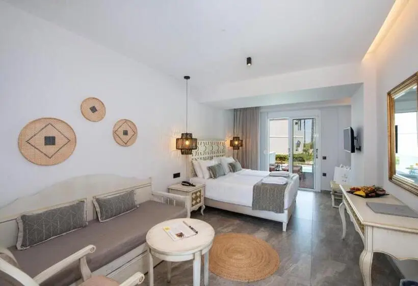 Suite with Pool, Delfina Tropic Beach