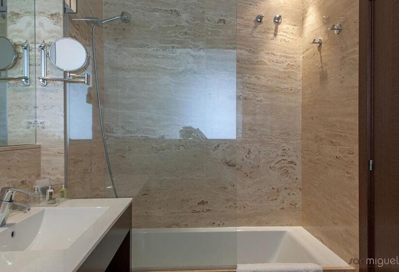 标准单人间, San Miguel