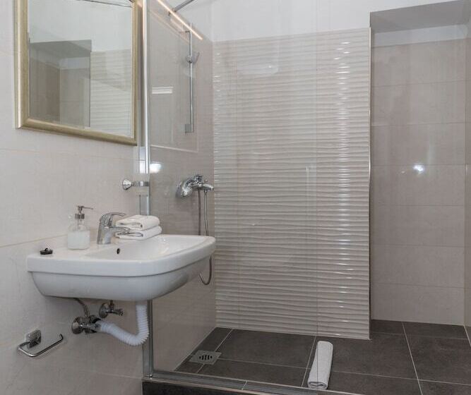 דירת קומפורט חדר שינה 1, Guest House Libertas