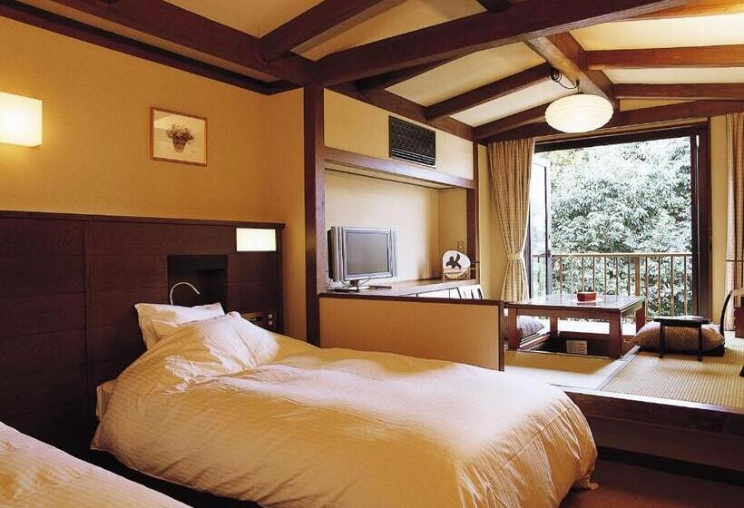 패밀리 룸, Kasuga