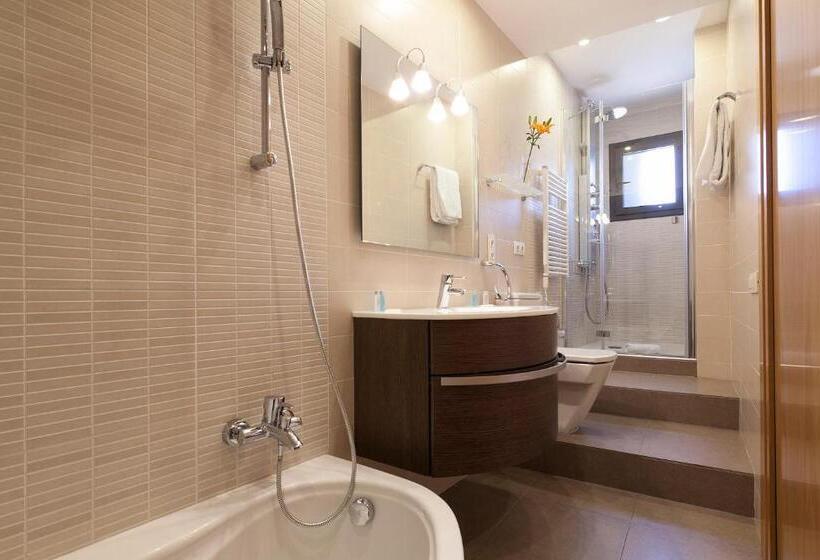 Апартаменты 2 Спальни с Террасой, Acta Laumon