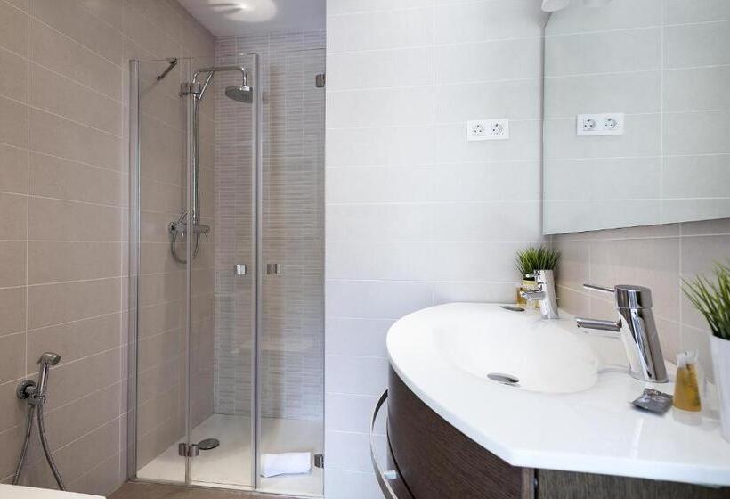 Апартаменты 3 Спальни, Acta Laumon