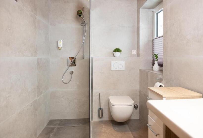 패밀리 룸, Santner,