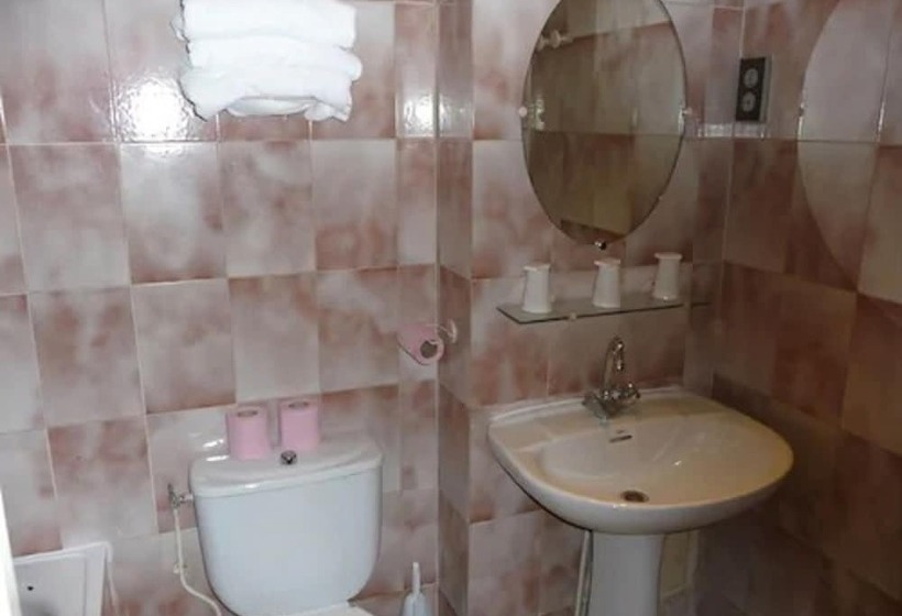 غرفة قياسية, Nouvel Hotel Paris 18