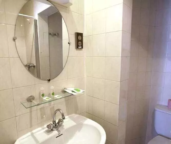 اتاق استاندارد سه نفره, Nouvel Hotel Paris 18