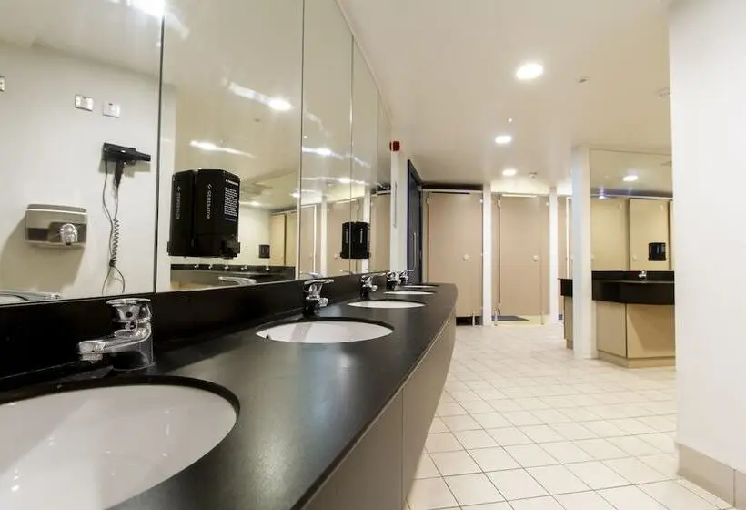 Pat în Cameră Comună cu Baie Comună, Generator Dublin