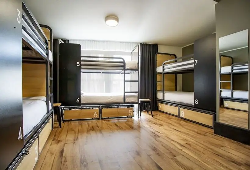 Pat în Cameră Comună cu Baie Comună, Generator Dublin