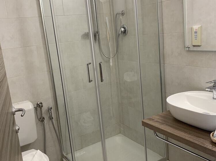 Pokój Comfort, Cairoli