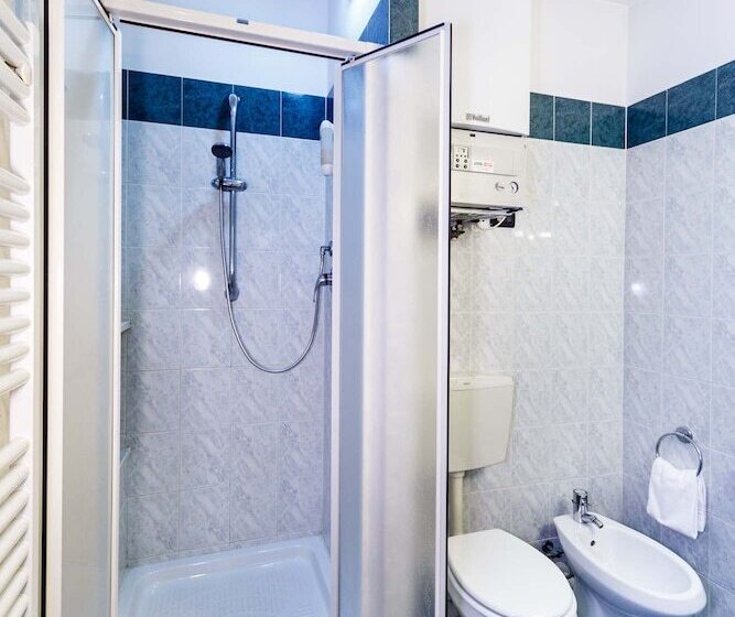 اتاق استاندارد چهار تخته, Cairoli