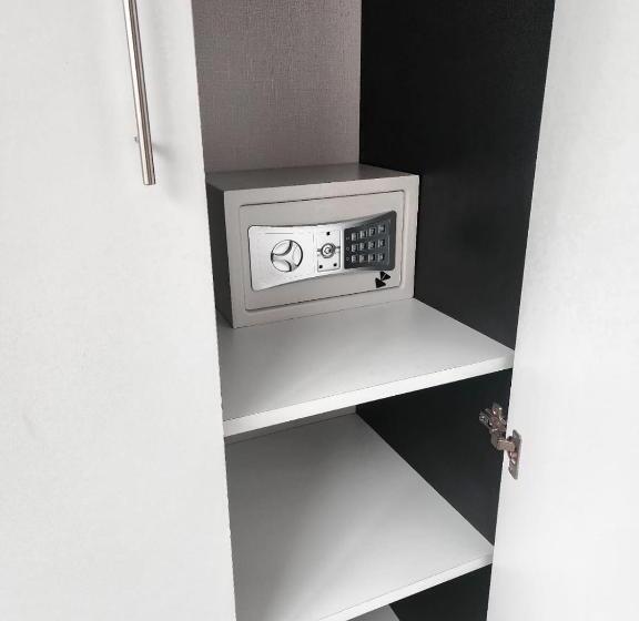 غرفة قياسية ثلاثية, Ferre Miraflores