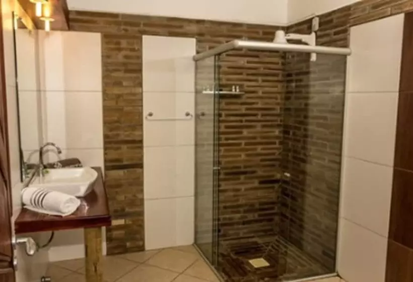 Suite mit Poolblick, Il Nuraghe