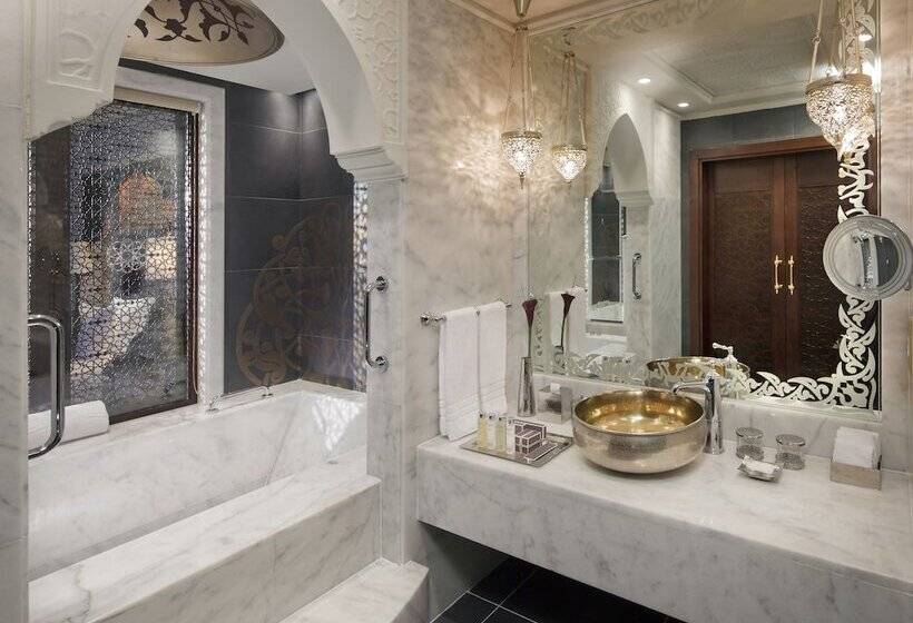 اتاق لوکس با تخت بزرگ, Jumeirah Zabeel Saray Dubai