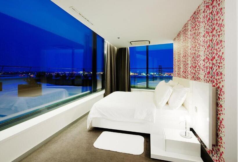 سوییت, NH Bratislava Gate One