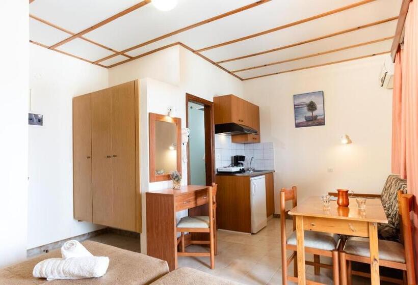 디럭스 스튜디오, Ilyssion Holidays