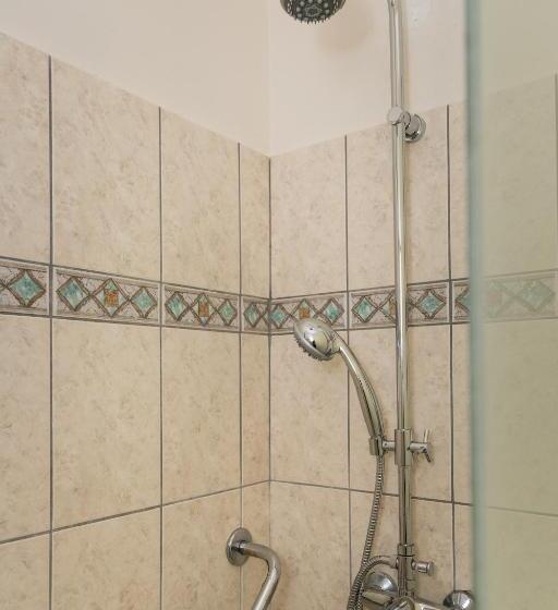 디럭스 스튜디오, Ilyssion Holidays