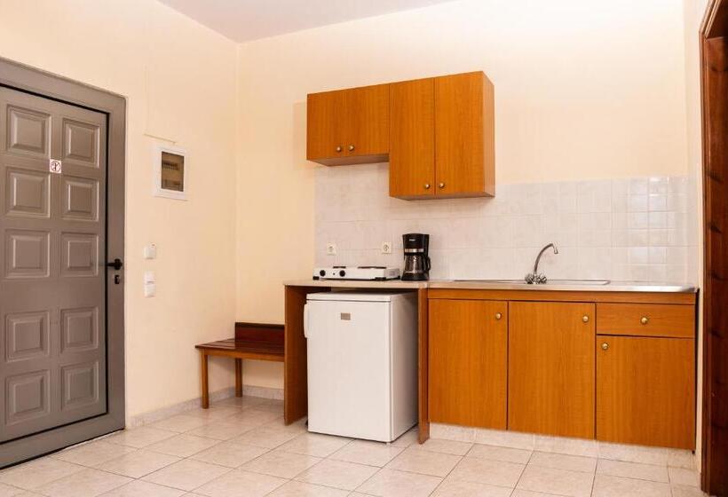 디럭스 스튜디오, Ilyssion Holidays