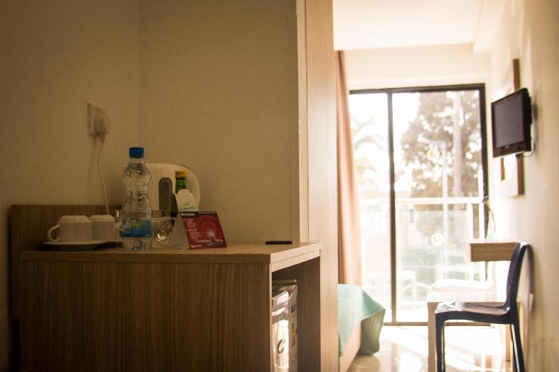 스탠다드 쿼드러플룸, 수영장 전망, Pambos Napa Rocks Adults Only