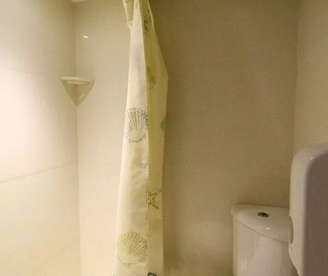 تختخواب در اتاق مشترک, Smart Hyde Park Inn Hostel