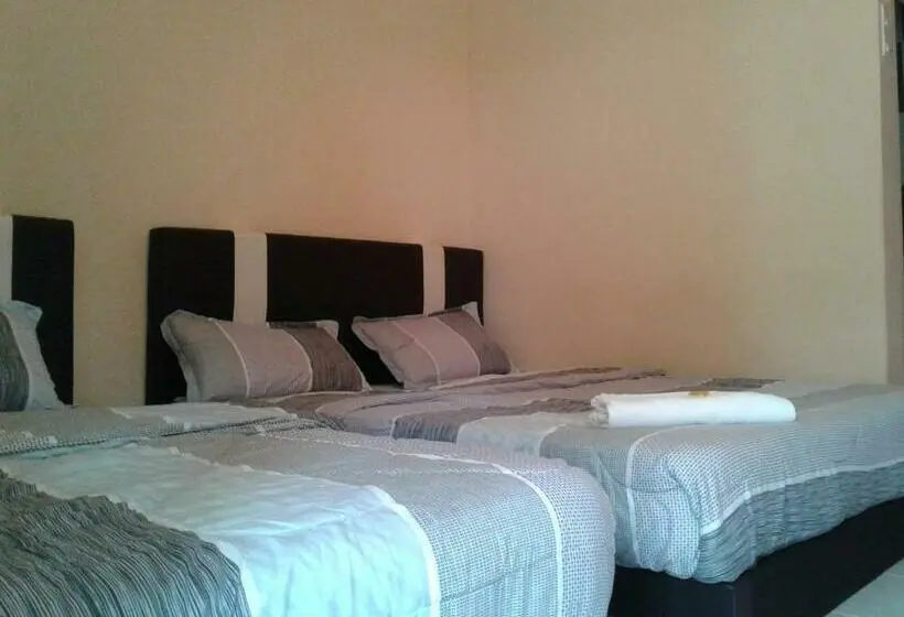 اتاق لوکس سه تخته, Hornbill Resort Pulau Pangkor