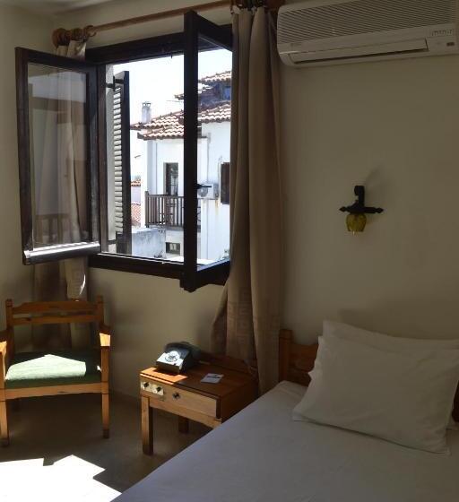 Chambre Standard Individuelle, Maro