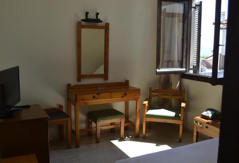 Chambre Standard Individuelle, Maro