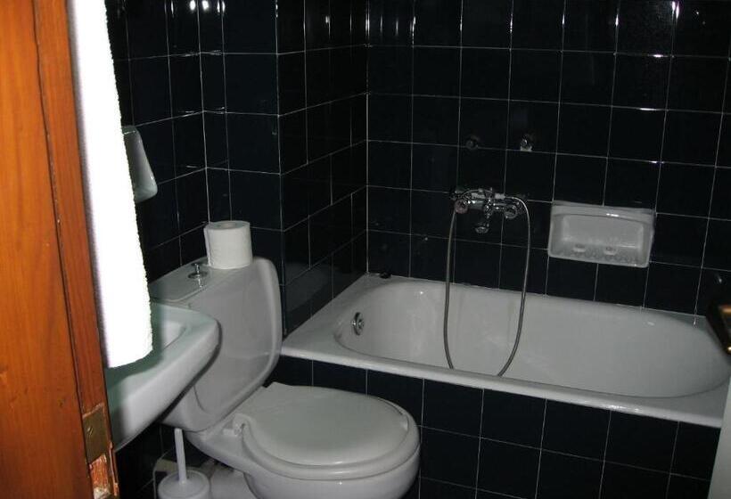 Chambre Standard Individuelle, Maro