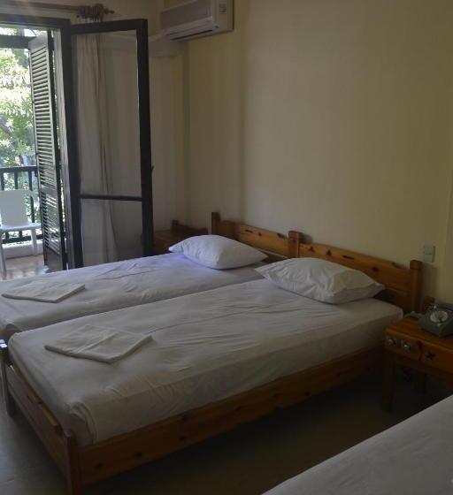 Chambre Triple Standard, Maro