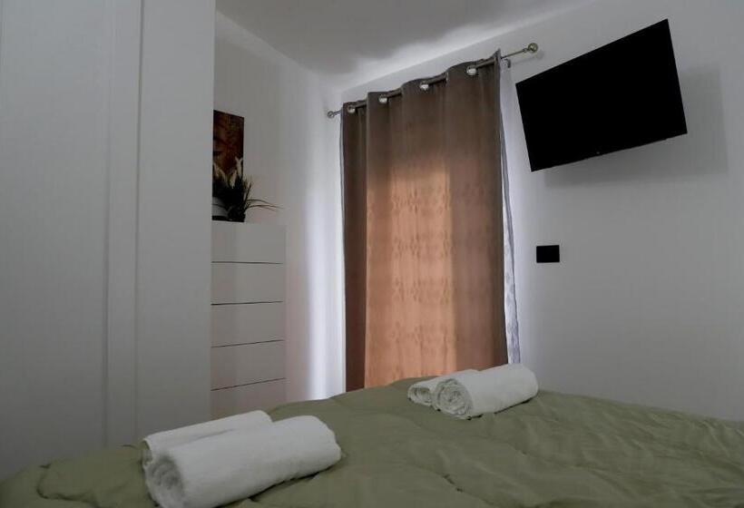 חדר משפחתי, Assabinirica