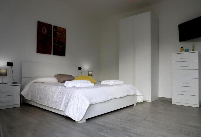 חדר משפחתי, Assabinirica