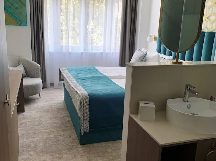 Habitació Superior, Mera