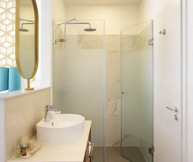 Habitació Deluxe, Mera