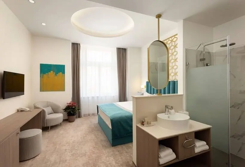 Habitació Deluxe, Mera