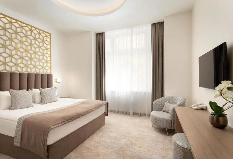 Habitació Deluxe, Mera