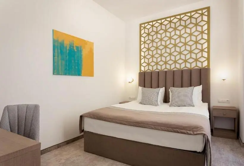 Habitació Deluxe, Mera