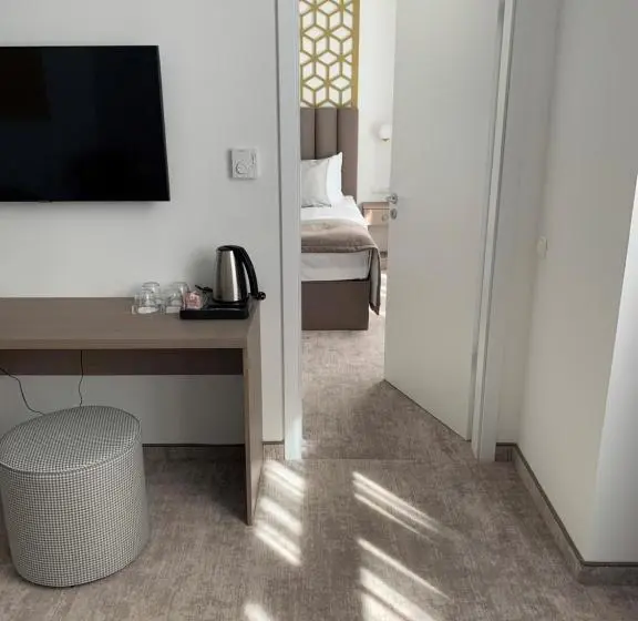 Junior Suite, Mera