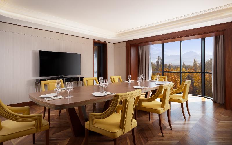 프레지덴셜 스위트, Swissôtel Wellness Resort Alatau Almaty