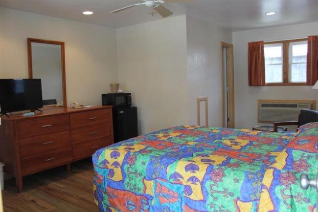 Номер Стандарт, Pony Island Inn