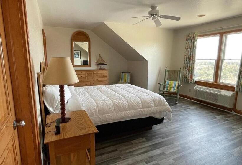 Люкс 2 Спальни, Pony Island Inn