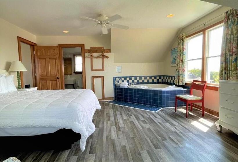 Люкс Вид на Бассейн, Pony Island Inn