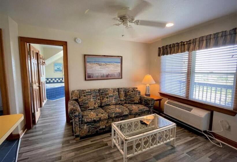 Люкс Вид на Бассейн, Pony Island Inn