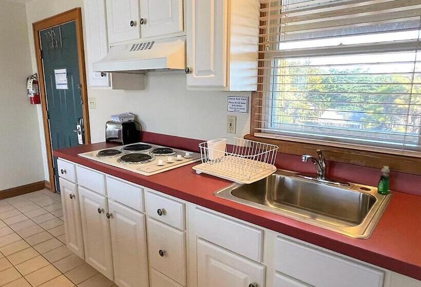 Люкс 2 Спальни, Pony Island Inn