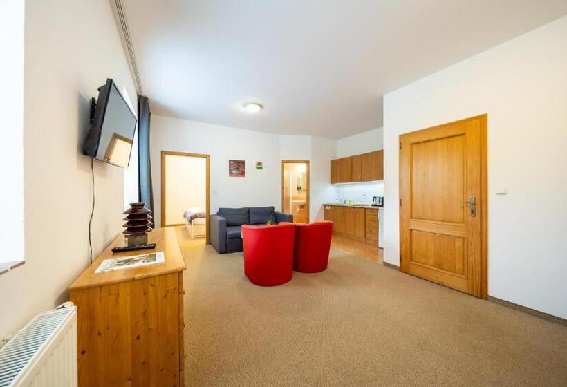 جناح كمفورت مع بلكونة, Penzion Dobík Pasečná