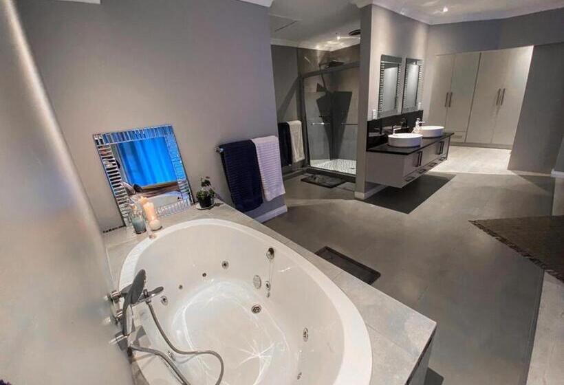 اتاق لوکس سه تخته, The Penthouse