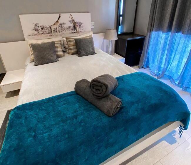 اتاق لوکس خانوادگی, The Penthouse