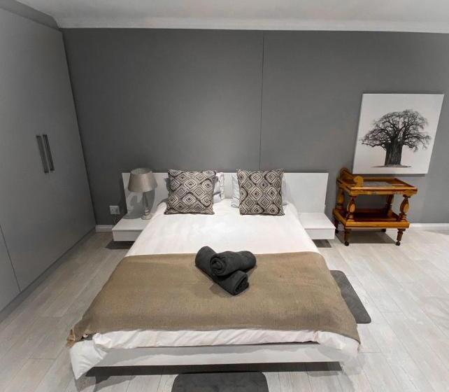 اتاق لوکس خانوادگی, The Penthouse