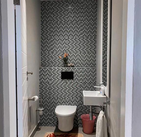 اتاق لوکس خانوادگی, The Penthouse