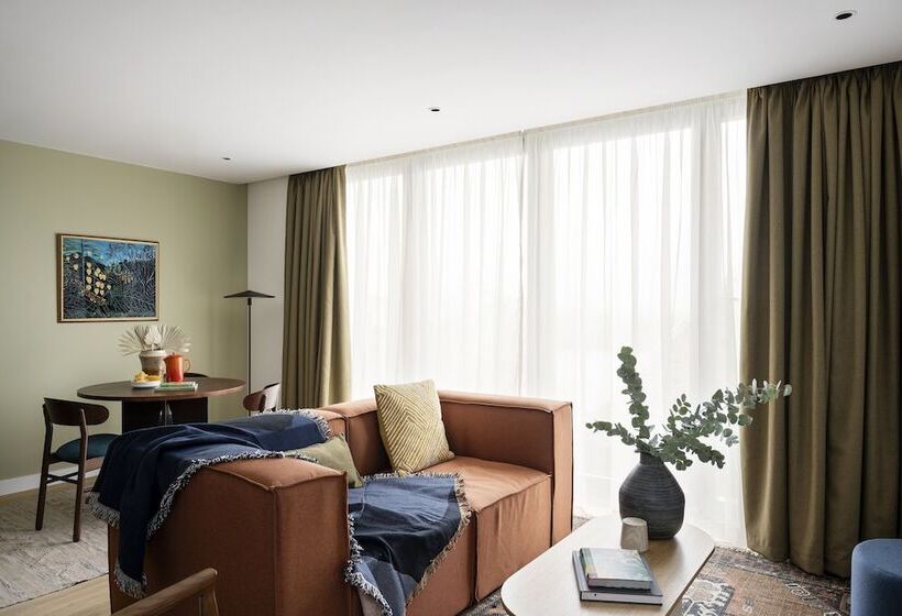 إستوديو سوبيريور, Cove Landmark Pinnacle